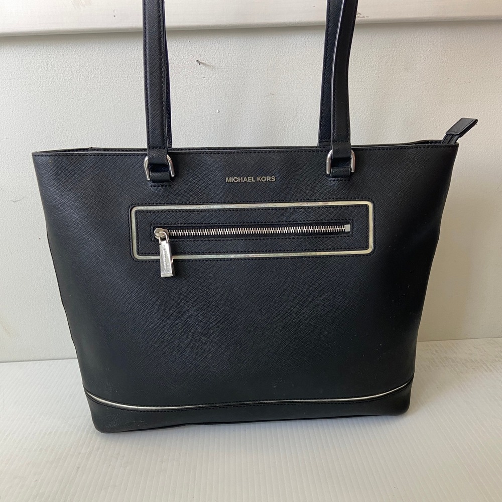 MICHAEL Michael Kors Frame Out Jet Set‎ Tote Black Silver